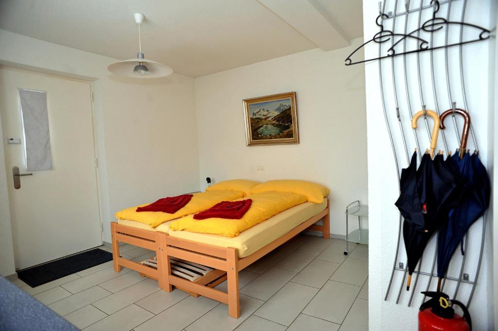 Niros Bed & Breakfast Birsfelden Kamer foto