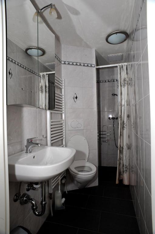 Niros Bed & Breakfast Birsfelden Kamer foto