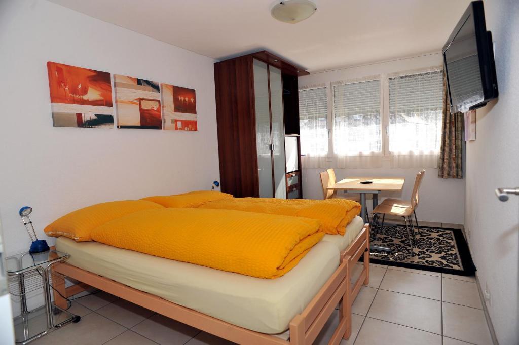 Niros Bed & Breakfast Birsfelden Kamer foto