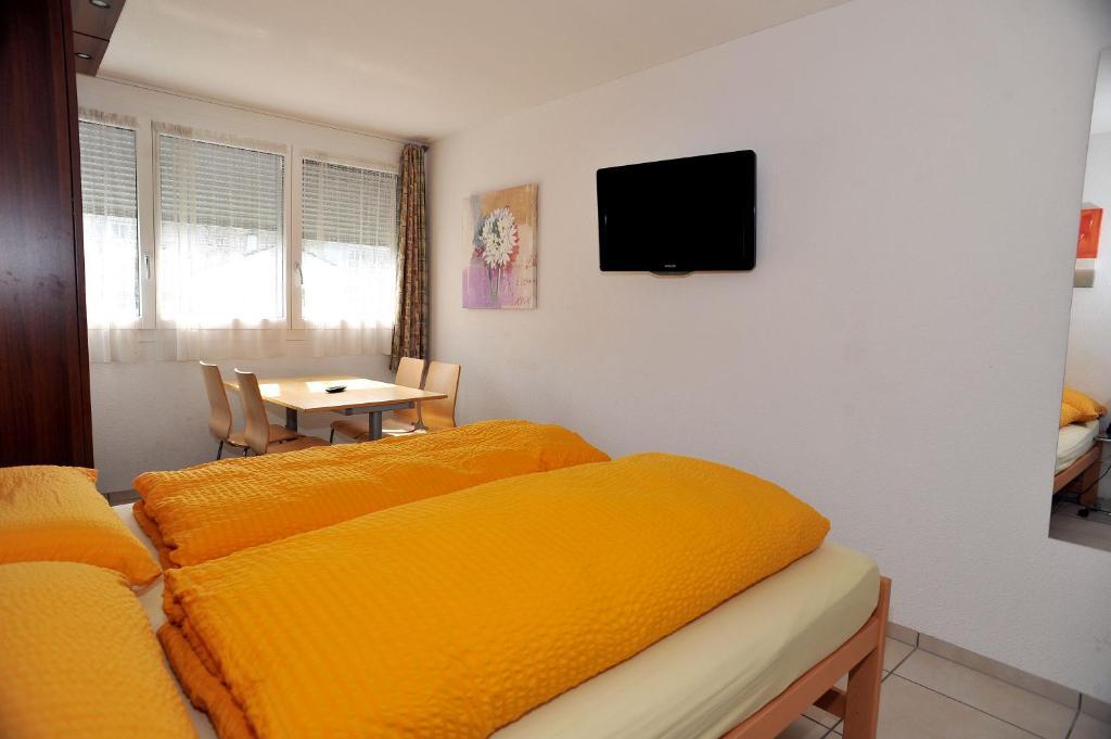 Niros Bed & Breakfast Birsfelden Kamer foto