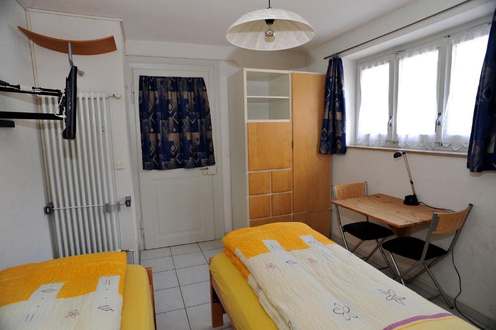 Niros Bed & Breakfast Birsfelden Kamer foto