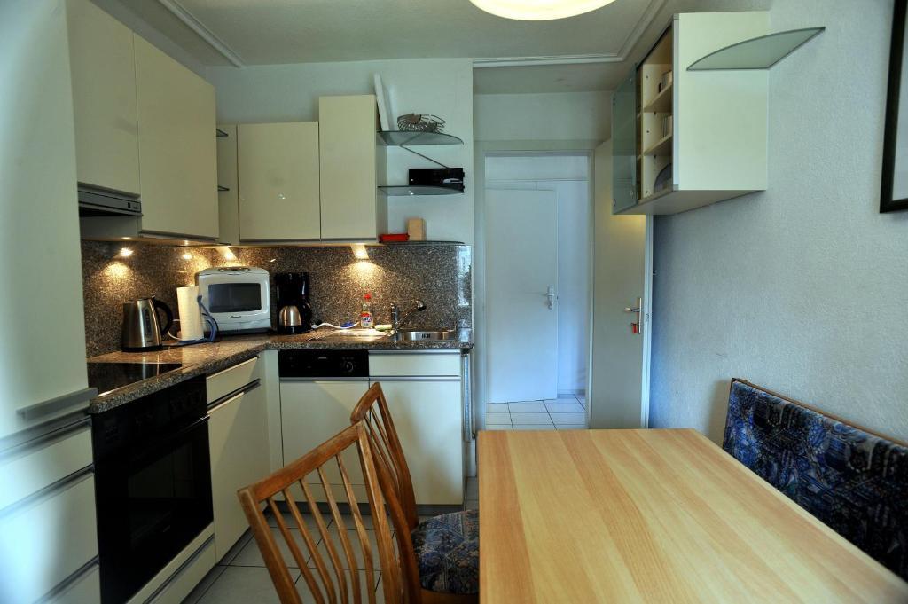 Niros Bed & Breakfast Birsfelden Kamer foto