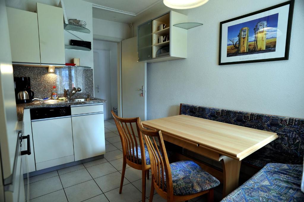 Niros Bed & Breakfast Birsfelden Kamer foto
