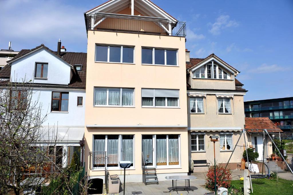 Niros Bed & Breakfast Birsfelden Buitenkant foto